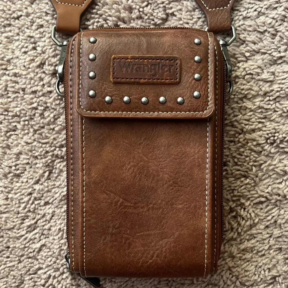 Wrangler Vegan Leather Crossbody Cell Phone Purse - Picture 3 of 8
